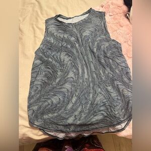 LULULEMON workout top - 8